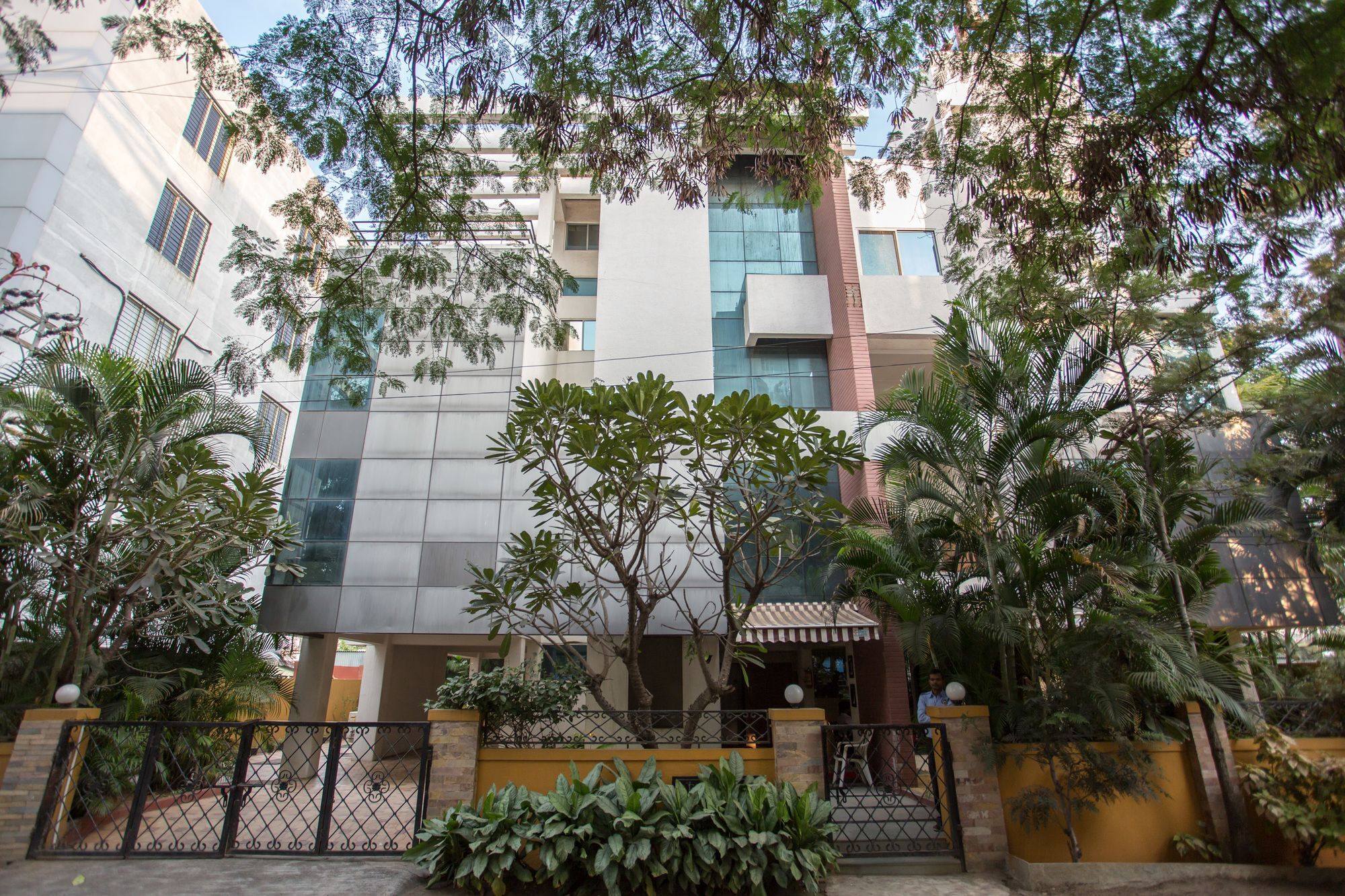 Oyo 10934 Eminent Hotel Pune