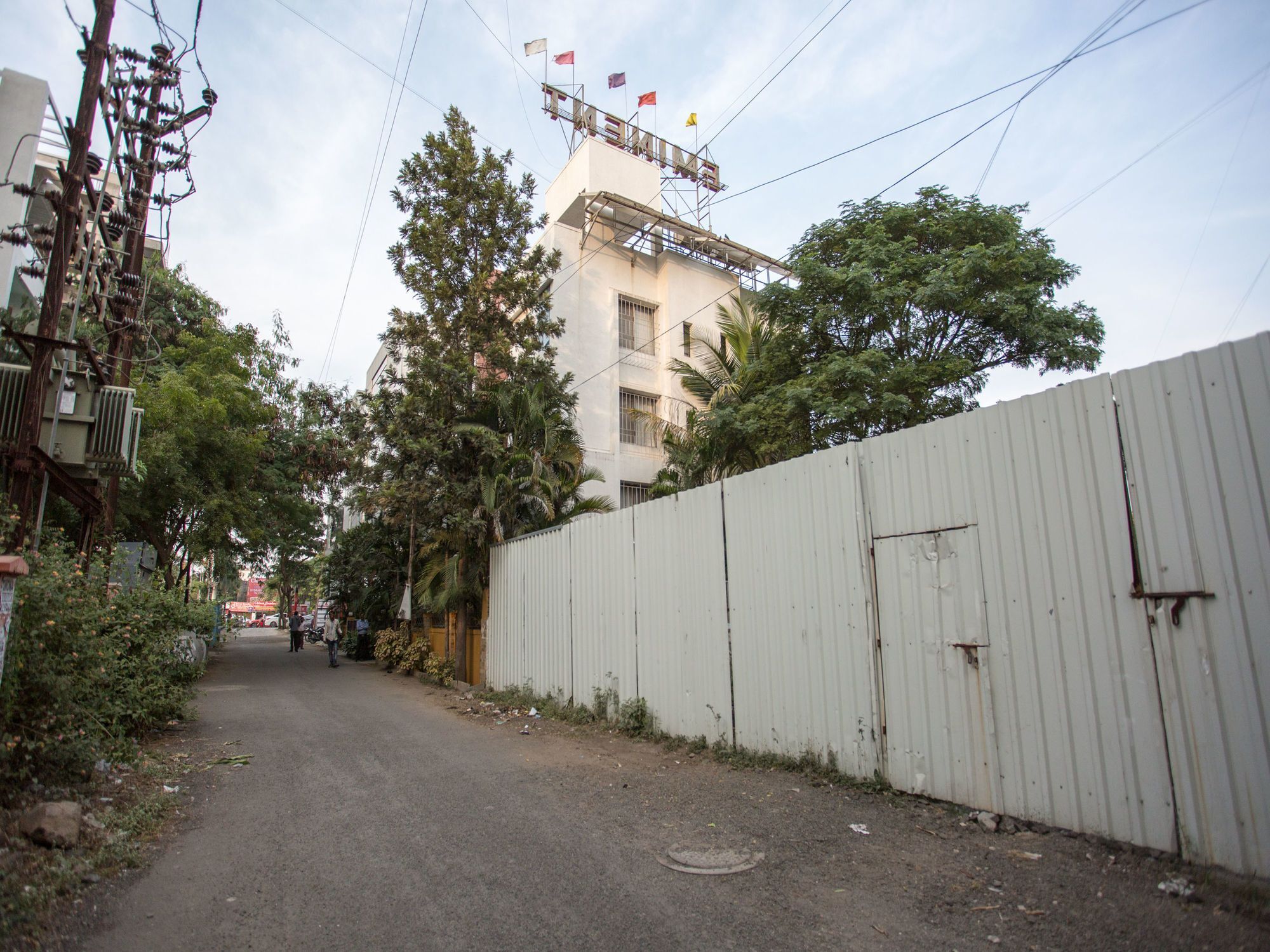 Oyo 10934 Eminent Hotel Pune